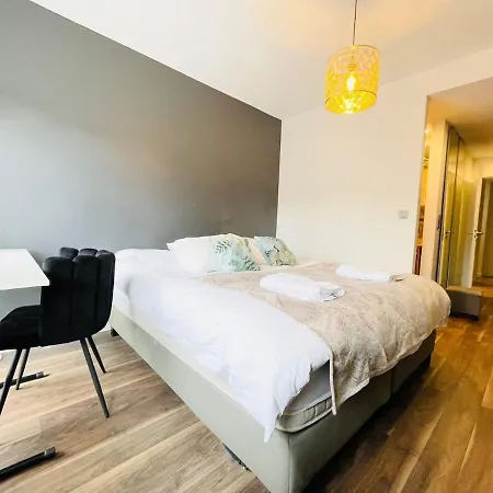 Apartamento Spacious Two Bedrooms W Parking&balcony