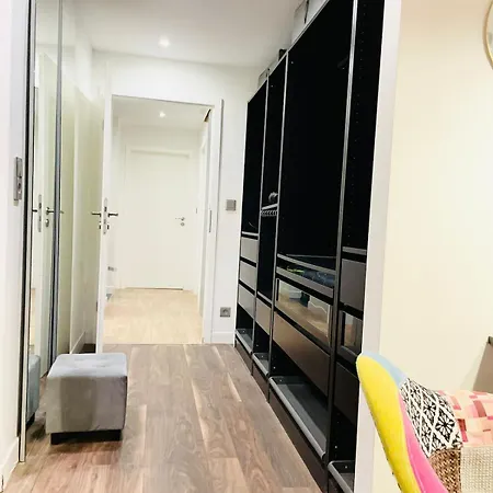 Spacious Two Bedrooms W Parking&balcony